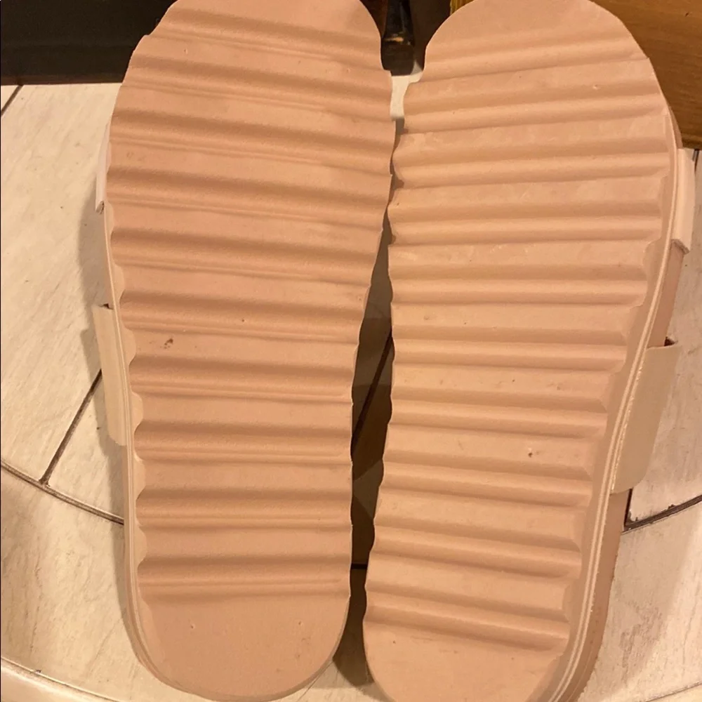 Reef Women's Cream Sandals NWOT - Picture 6 of 7